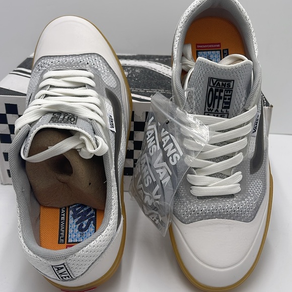 Vans WMNS Ave Knit. White/Gum
VN0005UW9DH
Sneakers - Picture 12 of 16